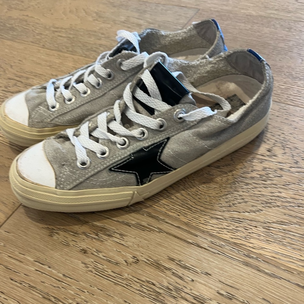 Golden Goose sneaker. Size 37. White and navy